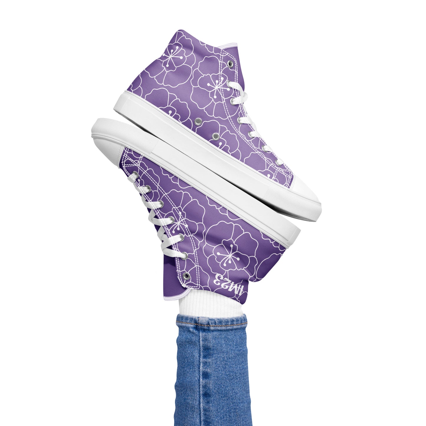 Weiße Damen High-Top Canvas Sneaker von Sportswear Iron Monkey 23 mit gepolstertem Obermaterial und EVA-Sohlen.